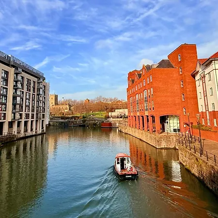 Penthouse River View With Secure Parking *