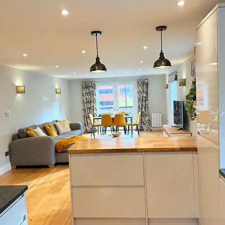 Penthouse River View With Secure Parking Bristol