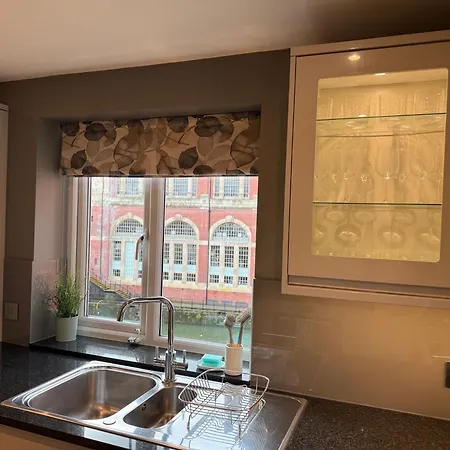 Penthouse River View With Secure Parking Bristol