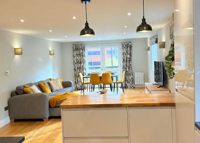 Penthouse River View With Secure Parking Bristol